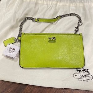 NWT Vintage Leather Madison Coach Wristlet Kiwi Silver